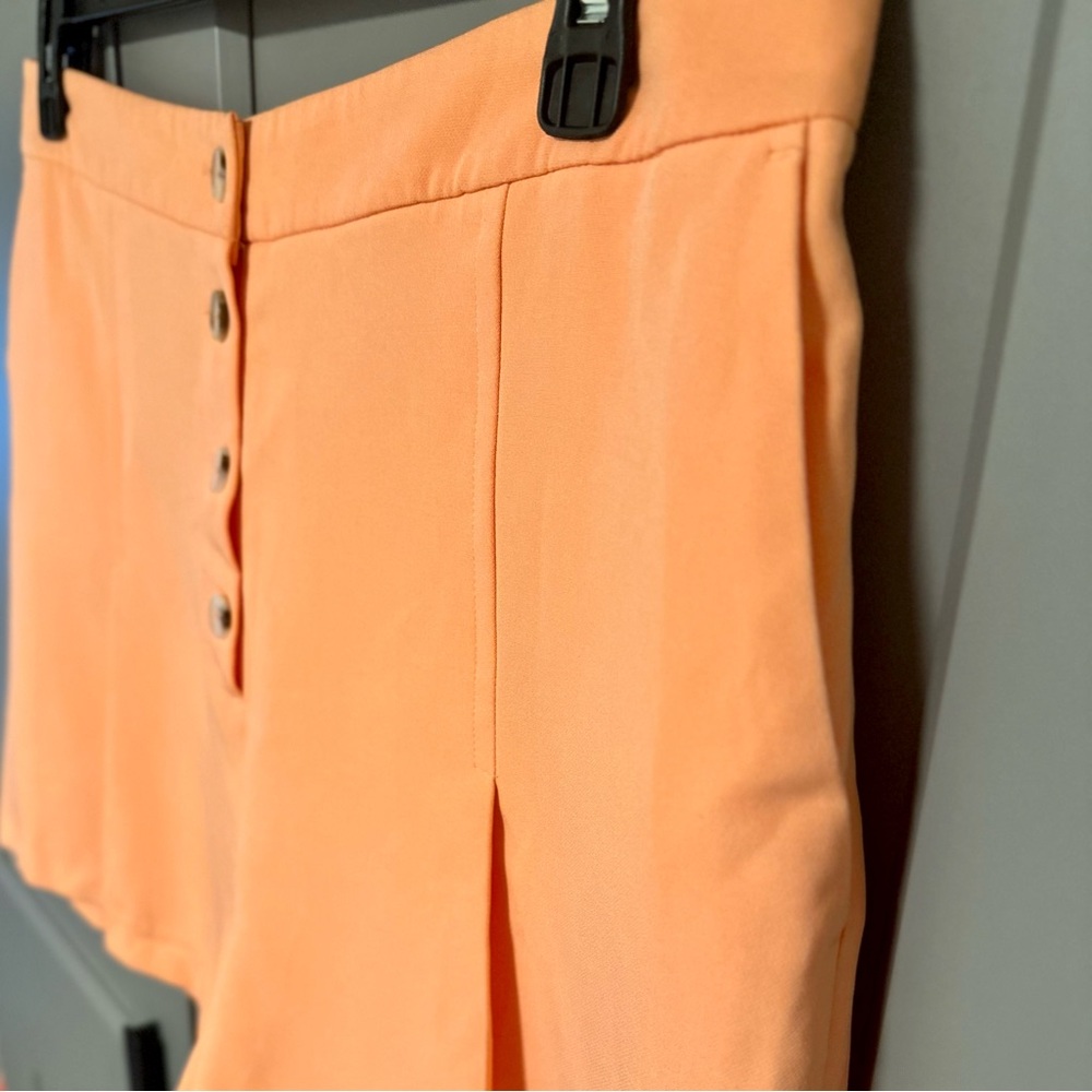 Shorts - Picture 3 of 7